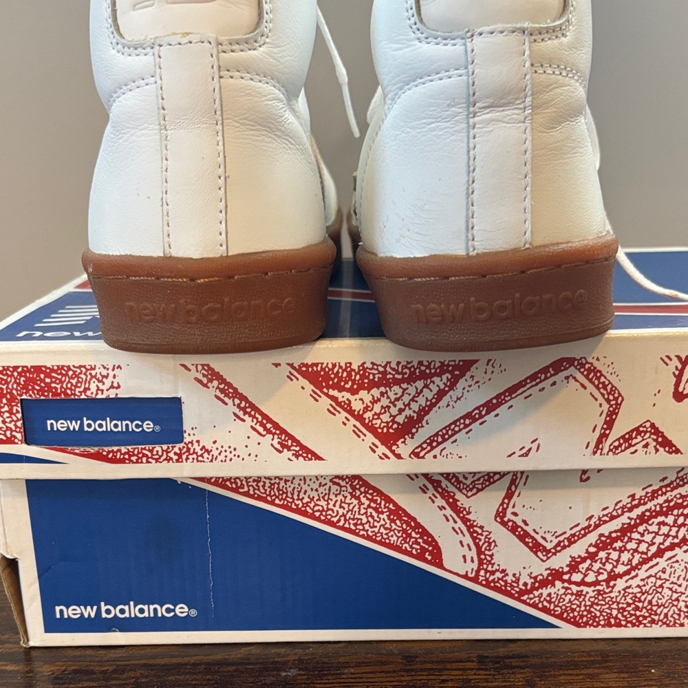 New Balance White High-Top Sneakers with Gum Outsole and Subtle Logo - Picture 3 of 6